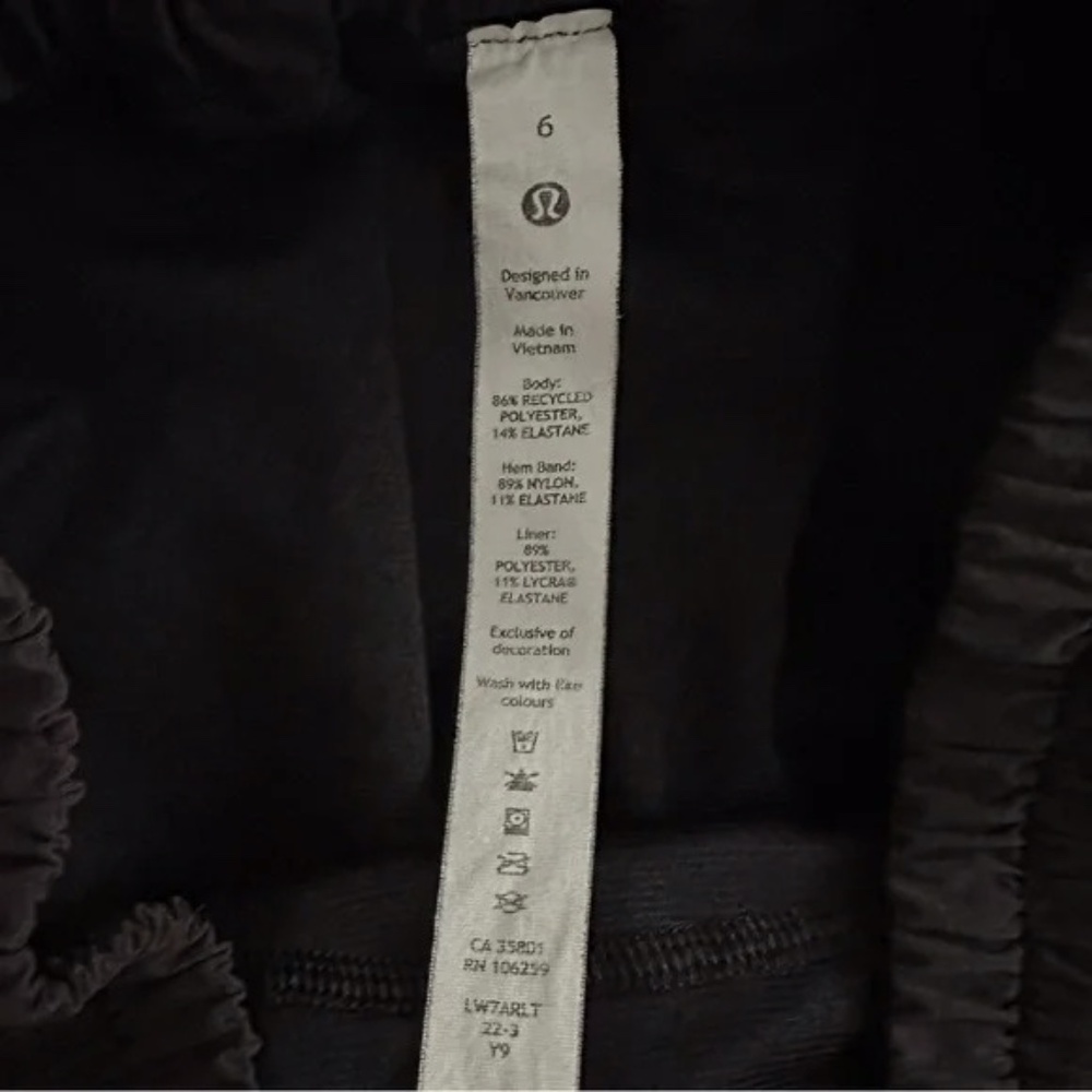Lululemon Black Women's Hotty Hot Short Long 4” Size 6 W7ARLT - Picture 4 of 15